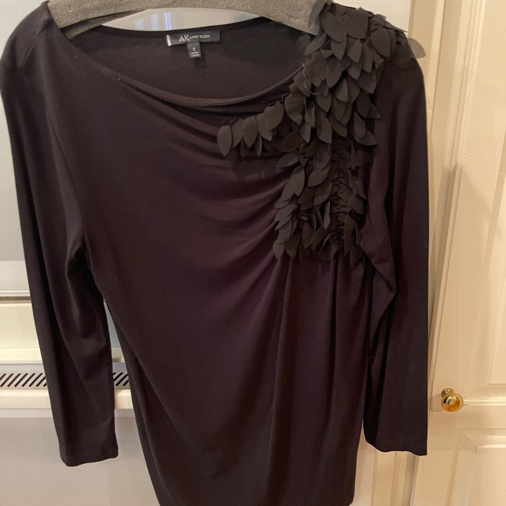 Anne Klein Black Top with detail sheer on shoulder - Picture 2 of 9
